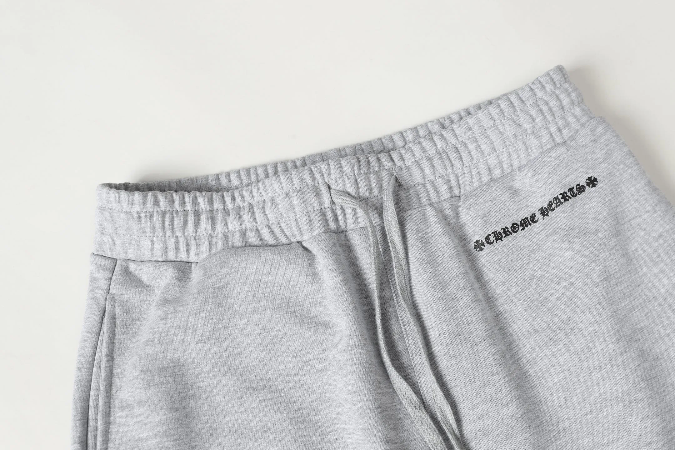 P270 #W5006 Cross-border model. Those who pursue quality, please do not place an order. -Chrome Hearts/Chrome Hearts Flame🔥Sanskrit letter printed trousers, casual pants and sweatpants -High weight, high density and high quality. The wool is soft, delicate and skin-friendly. It feels soft and silky. It has excellent warmth and skin-friendly properties.